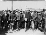 Cyclists at Zwanenburg / Halfweg, 1920s